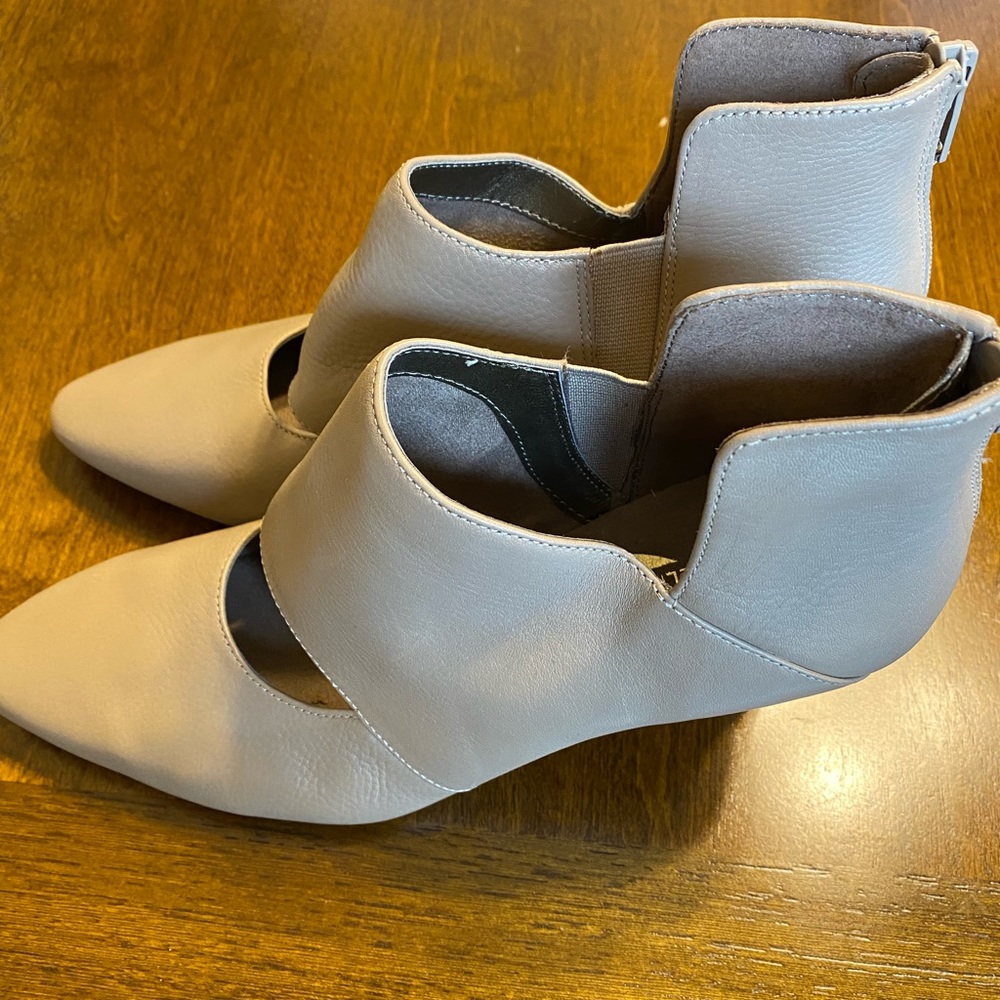 Aerosoles leather pump